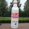 Opblaasbare Flirt vodka fles op maat