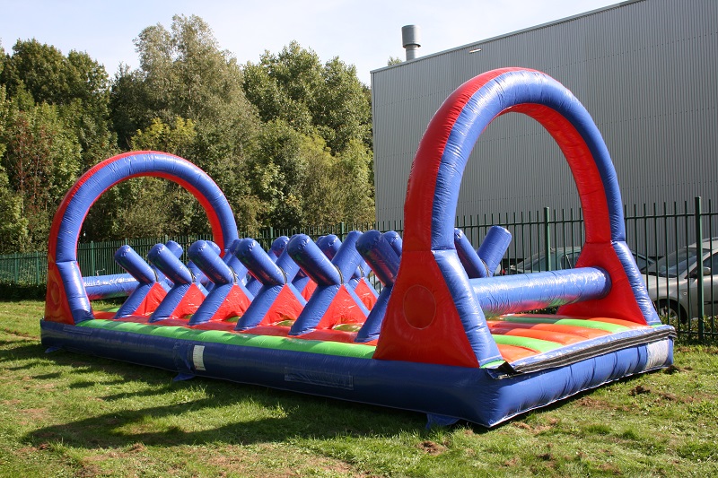 Twee graden Durf Achteruit Stormbaan X-Obstacles Kopen - Jump Factory - Quality Inflatables