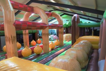 terwijl uitbarsting Geometrie Maatwerk attractie kopen - Jump Factory | Quality Inflatables